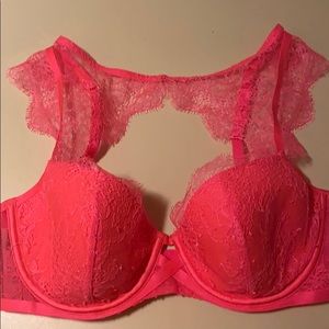 32 D Victoria’s Secret VERY SEXY LINED DEMI BRA